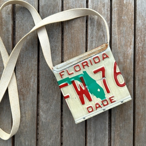 Vintage Handbags - Vintage Recycled Florida License Plate Purse